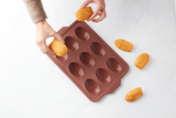 POINT-VIRGULE BAKVORM VOOR 9 MADELEINES UIT PLATINUM SILICONE VINTAGE MAROON 37X23X2CM_