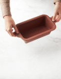 POINT-VIRGULE CAKEVORM UIT PLATINUM SILICONE VINTAGE MAROON 22X12X7CM_