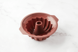 POINT-VIRGULE TULBANDVORM UIT PLATINUM SILICONE VINTAGE MAROON Ø 24CM_