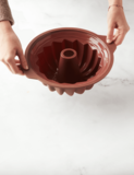 POINT-VIRGULE TULBANDVORM UIT PLATINUM SILICONE VINTAGE MAROON Ø 24CM_