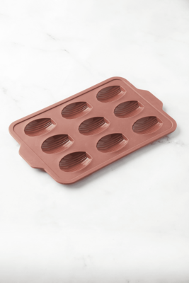 POINT-VIRGULE BAKVORM VOOR 9 MADELEINES UIT PLATINUM SILICONE VINTAGE MAROON 37X23X2CM